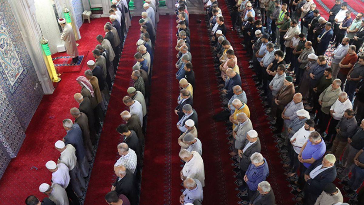 Gazzeliler için tüm Türkiye'de gıyabi cenaze namazı