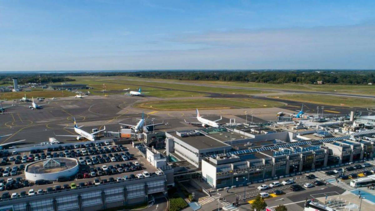 Fransa'da bomba ihbarları; 4 havalimanı boşatıldı