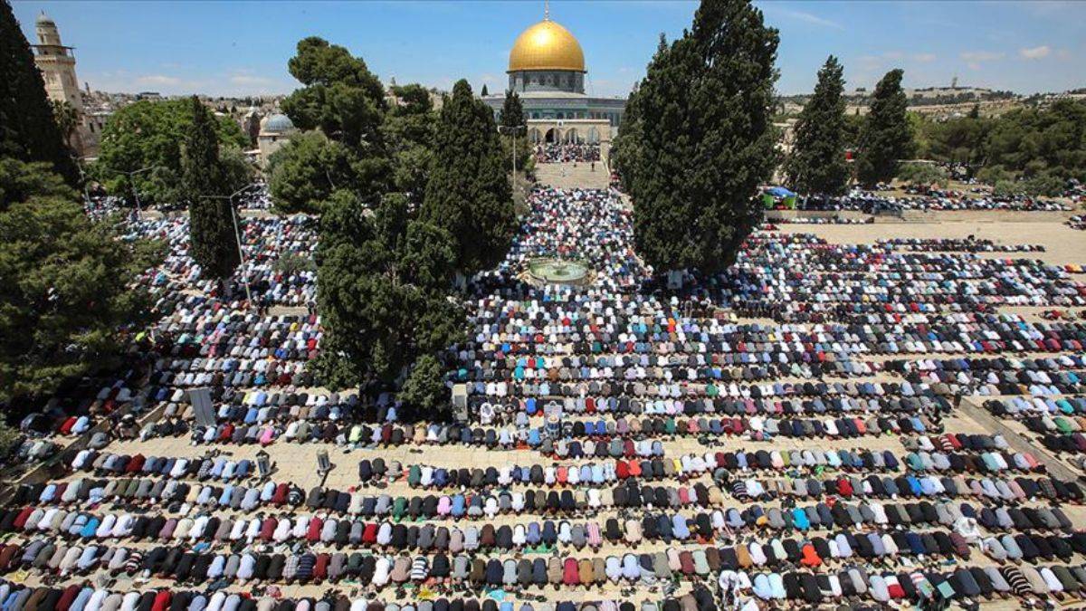 İşgalci İsrail'den cuma namazına yaş şartı