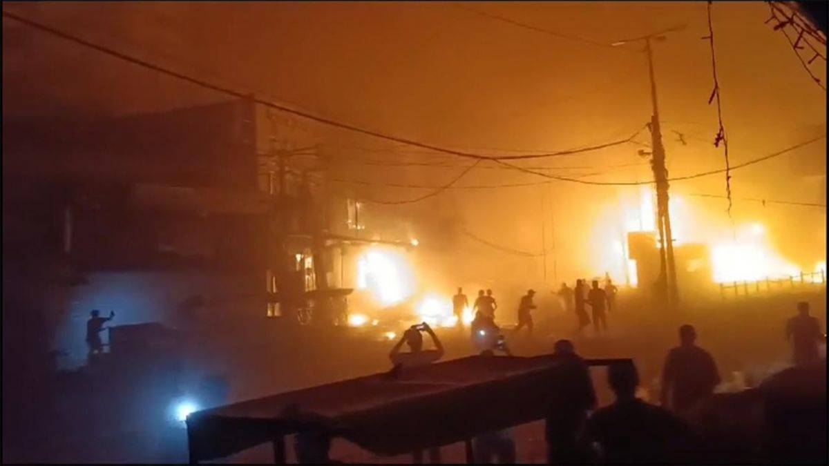 İsrail, Gazze'deki çarşıyı bombaladı!