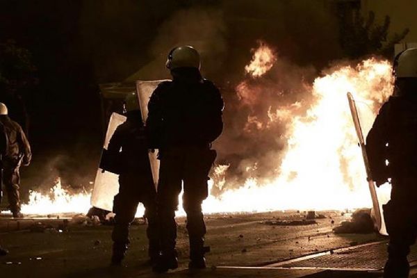 Yunanistan'da ''anarşist'' saldırısı: 2 polis yaralandı