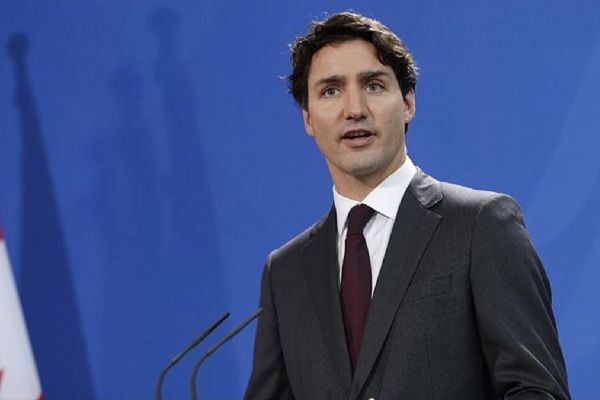 Kanada Başbakanı yuhalanarak camiden kovuldu