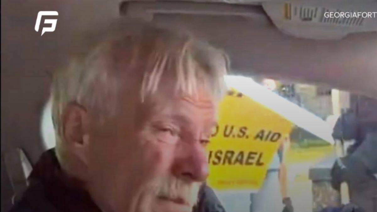 Aracını Filistin'i destekleyenlerin üzerine sürdü