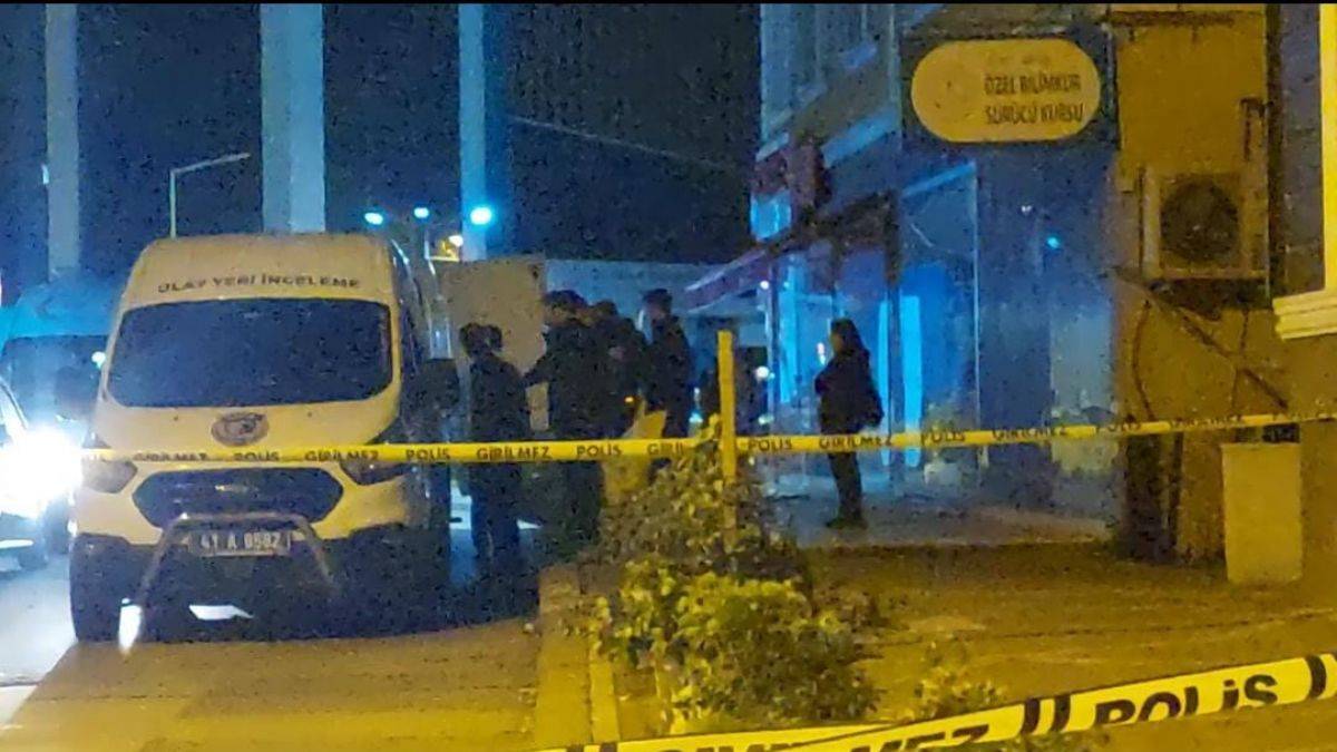 Emekli uzman çavuş, eşi ve 2 çocuğunu vurup intihar etti