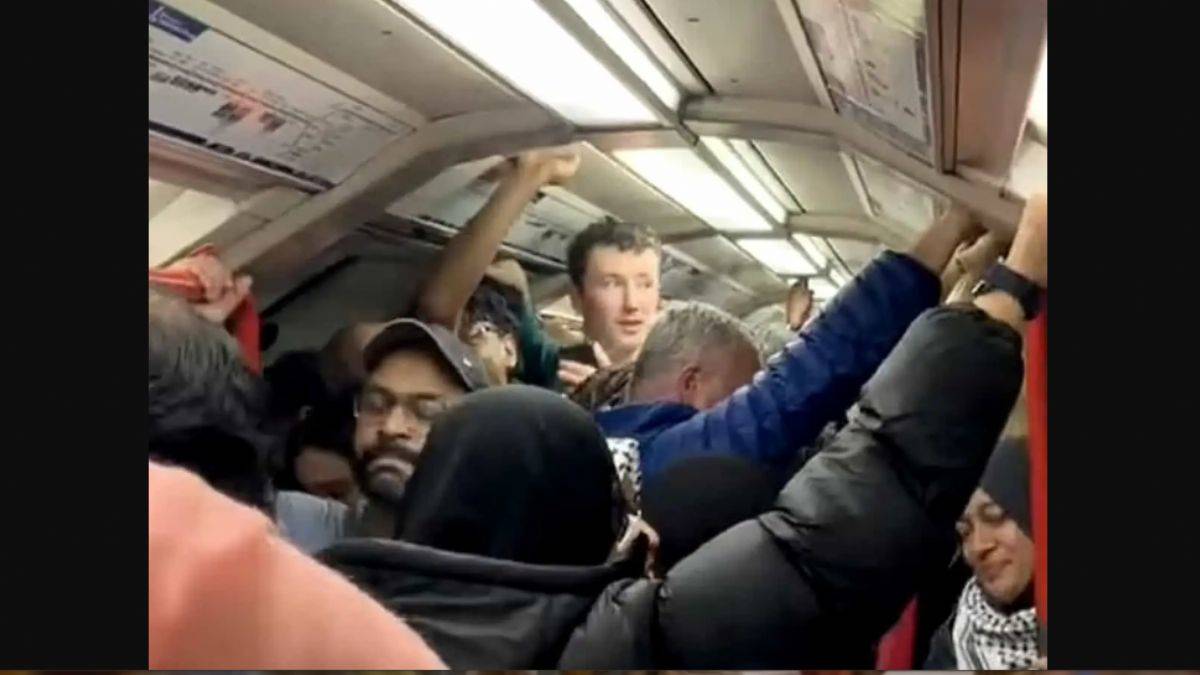 Metroda Filistinliler için dua isteyen makinist görevden uzaklaştırıldı