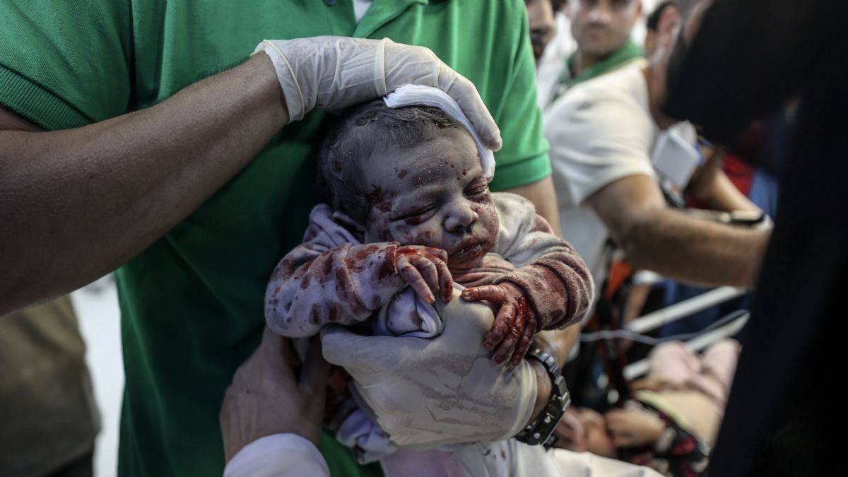 İsrail, Gazze'yi havadan ve topçu ateşiyle bombalıyor