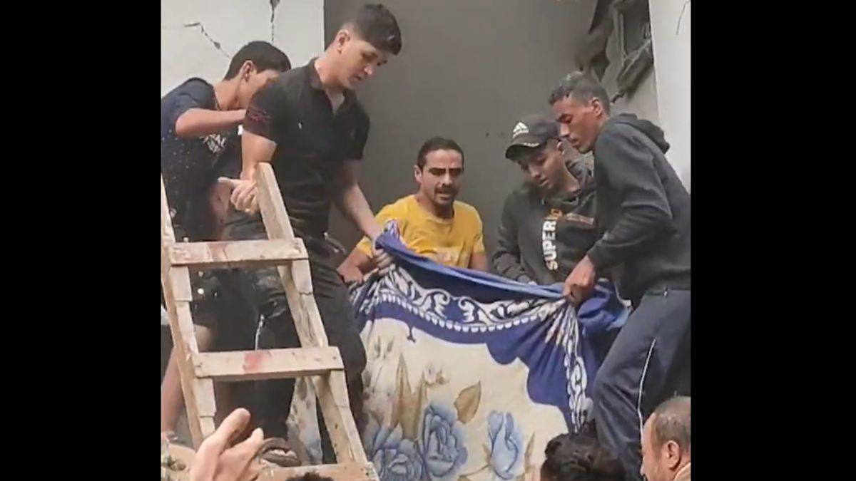 İsrail saldırılarının ardından Gazzelilerin kurtarma çabaları