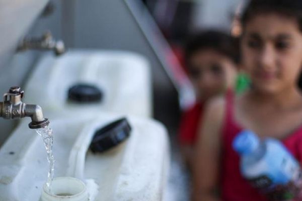 Gazze'de hayat tükeniyor! Filistinli çocuklar temiz içme suyunun hayalini kuruyor