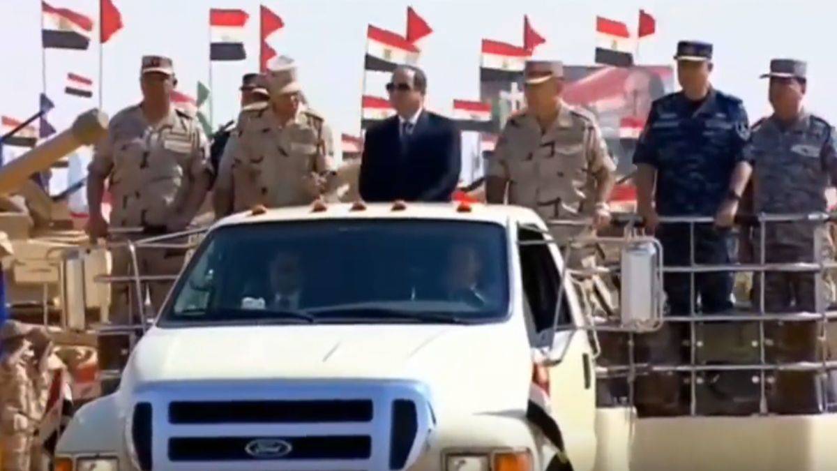 Sisi, Mısır ordusunu denetledi