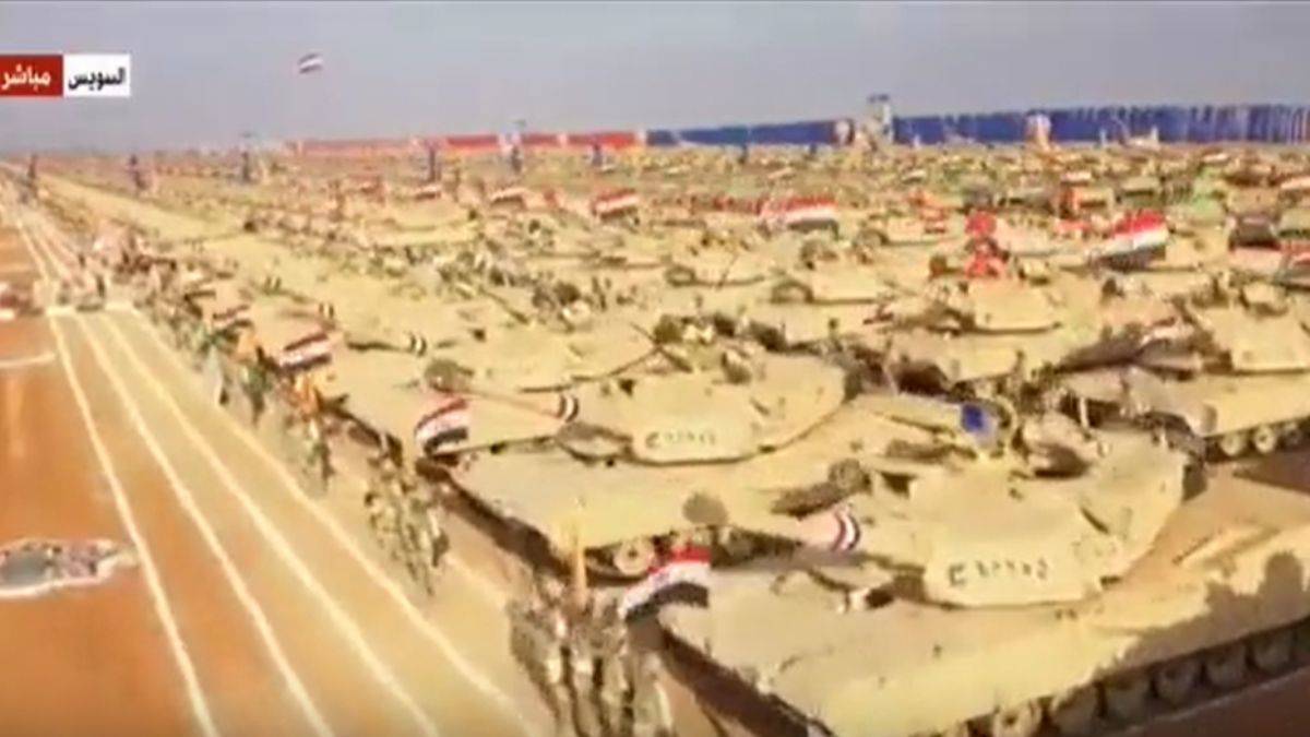 Mısır ordusundan gövde gösterisi