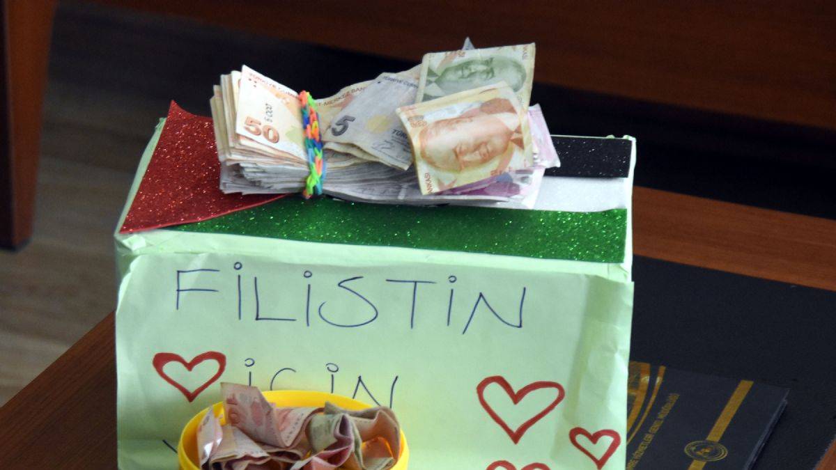 Kur'an kursu öğrencileri, harçlıklarını Filistinli çocuklara bağışladı