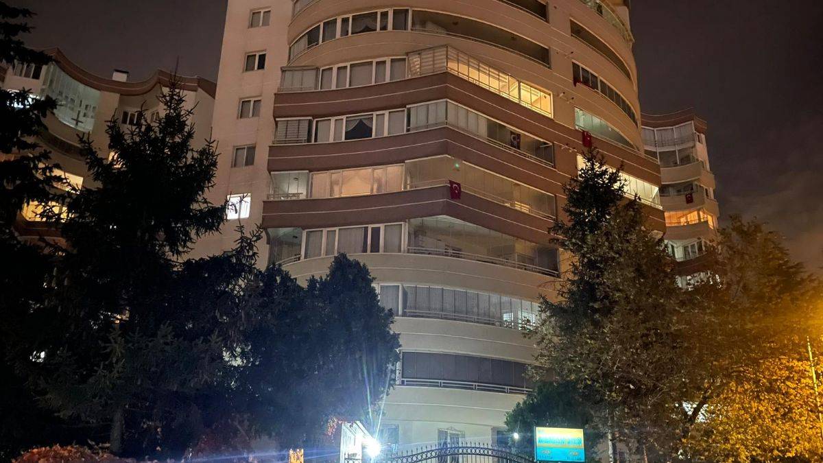 Ağabeyini tabancayla öldürüp intihar etti