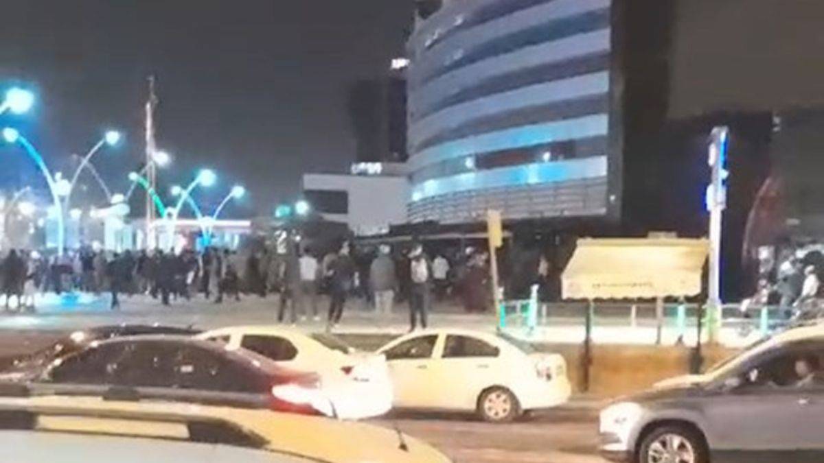 Diyarbakır'da Starbucks şubesine saldırı