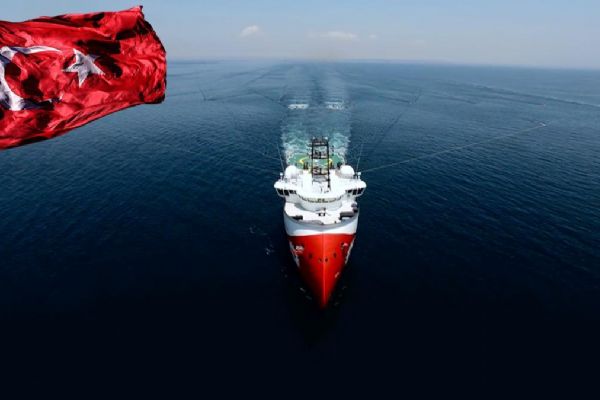 Türkiye'nin denizlerdeki gözü kulağı! Türk buzkıranı bölgeyi karış karış arıyor