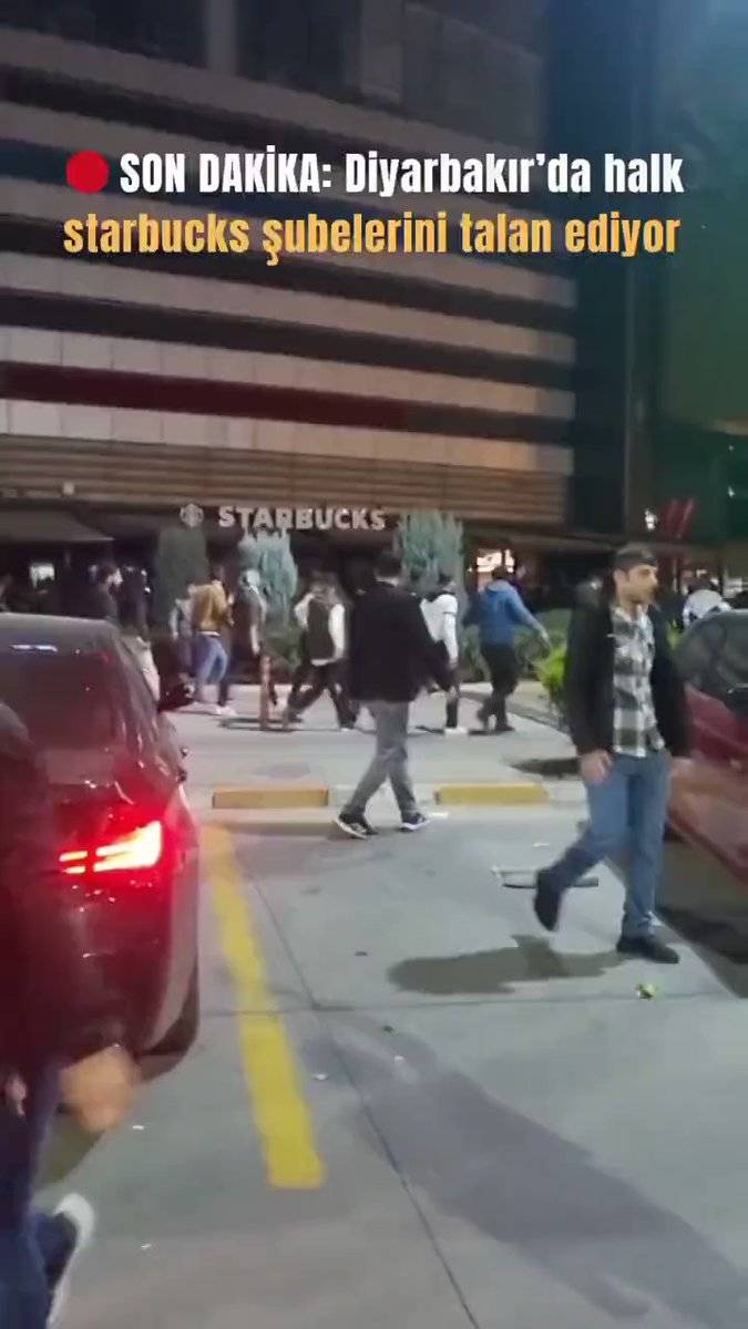 Diyarbakır'da Starbucks şubelerine saldırı