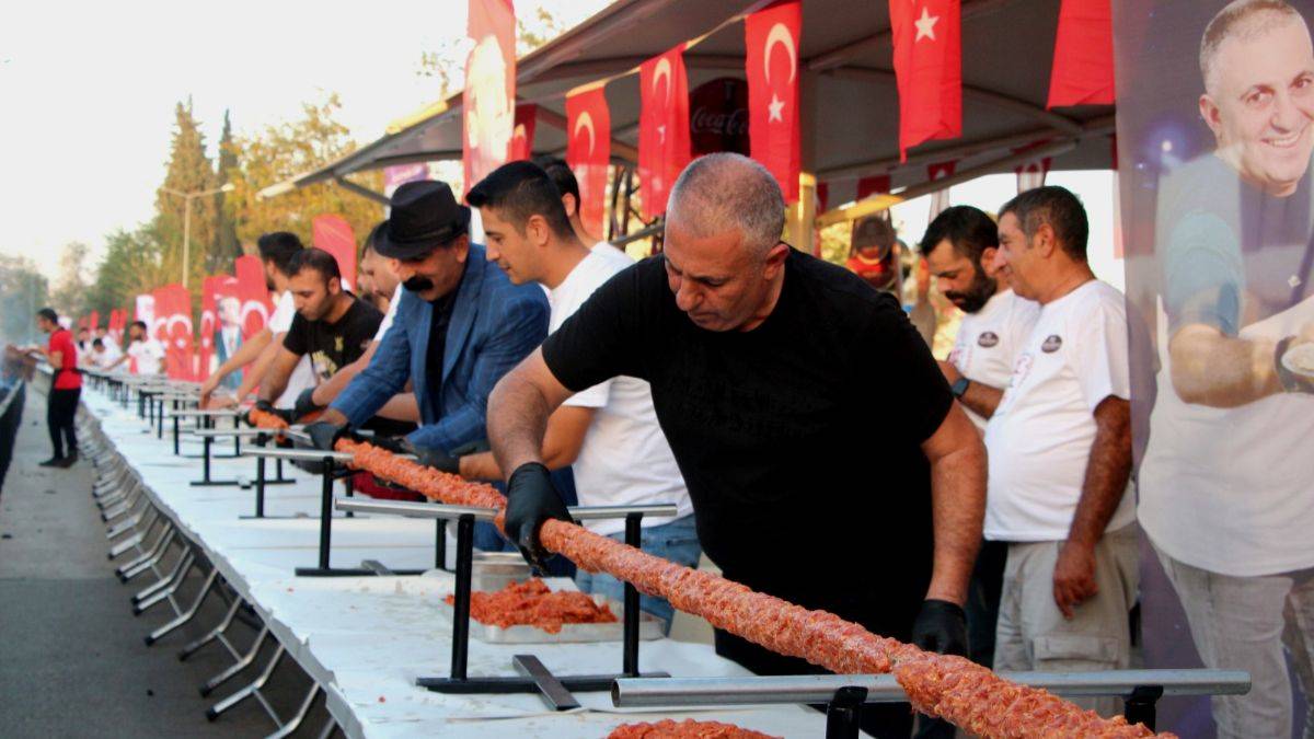 100’üncü yıla özel 100 metre boru kebabı