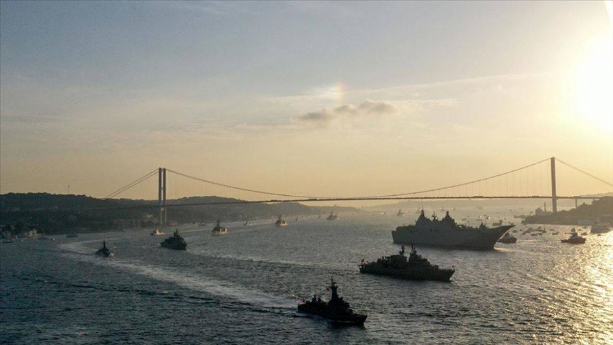 İstanbul Boğazı'nda Türk donanmasından Erdoğan'a Çimariva selamı