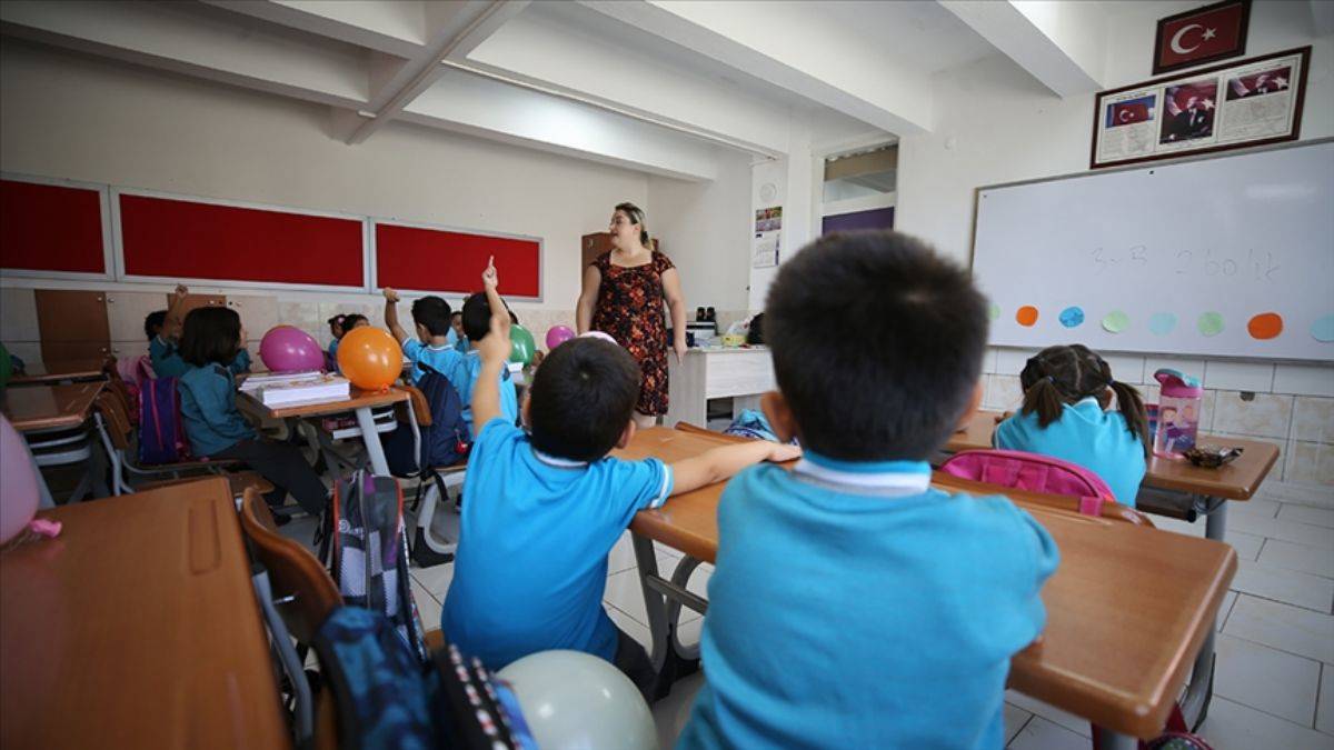 Okullar 1 gün tatil edildi