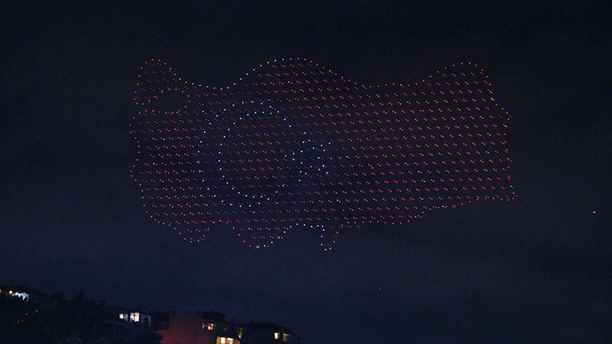 İstanbul Boğazı'nda 2023 dronla 100. yıl gösterisi