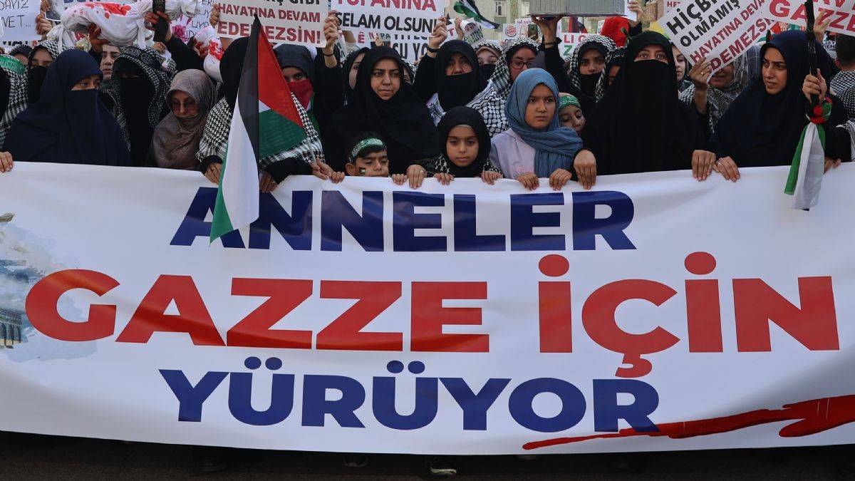 Diyarbakırlı kadınlardan İsrail'i protesto yürüyüşü