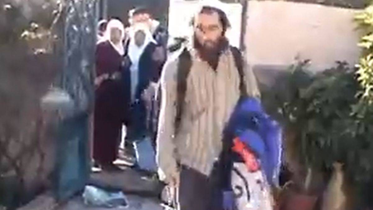 Filistinli yaşlı kadının evine çöktüler