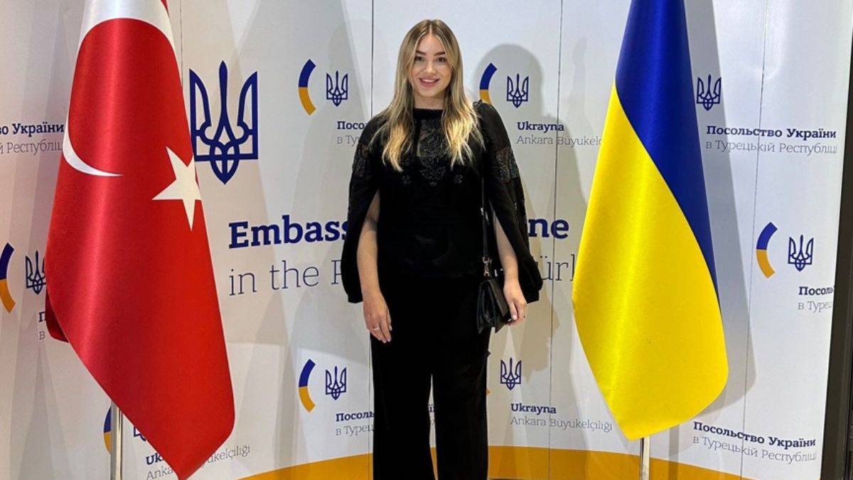 İstanbul'da yaşayan Ukraynalı sanatçı Kristina Culus Londra'daki Saatchi Galerideki Focus art faire 4 eseriyle katıldı büyük beğeni topladı.