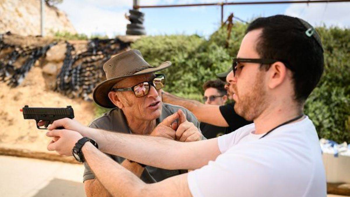 İsrail’de halk silahlanıyor: 120 bin sivil ilk defa silah ruhsatına başvurdu