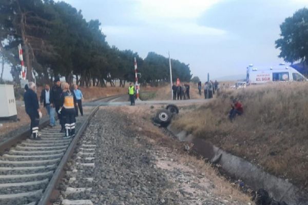 Feci ölüm! Trenin altında kaldı