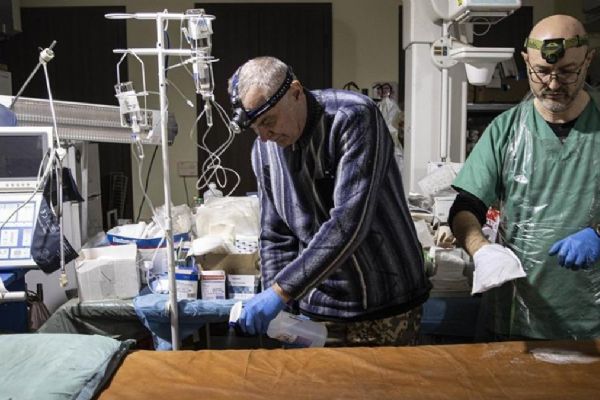 Gönüllü sağlık ekiplerinden Ukrayna'da yaralı askerlere tıbbi destek