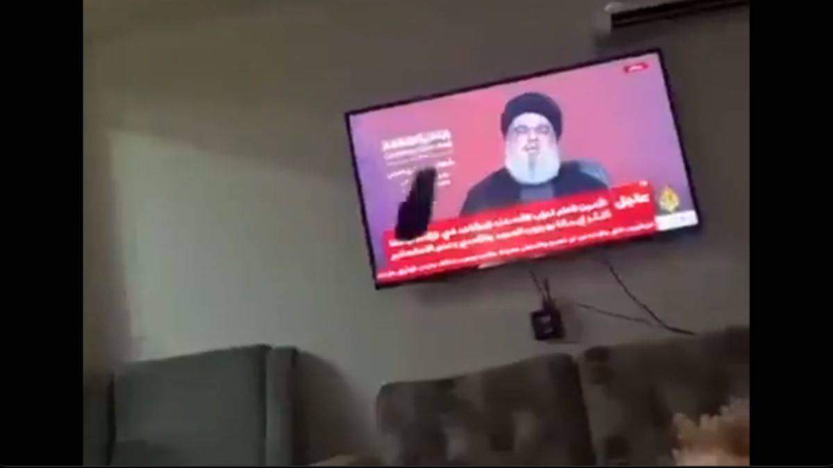 Nasrallah'a tepki; ekrana terlik fırlatıldı