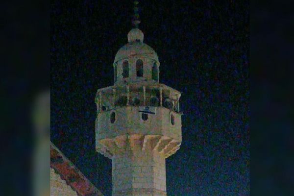 Batı Şeria'da İsrail terörü! Evlere rastgele ateş açıp camiye bayrak astılar