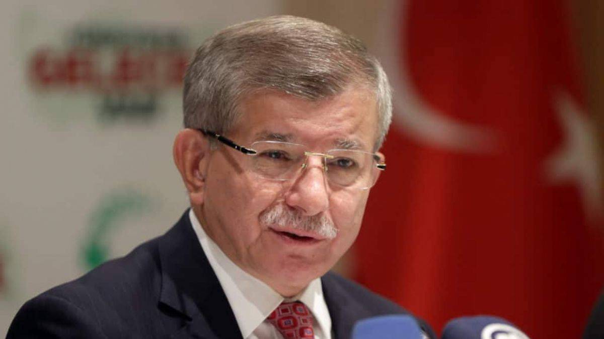 Ahmet Davutoğlu, Hamas'ı hedef alan gazetecilere yanıt verdi