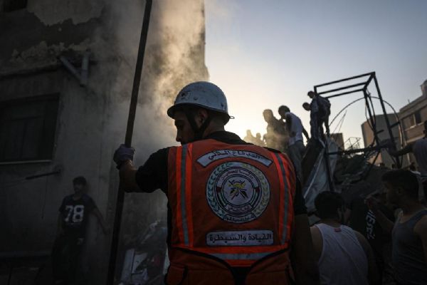 İsrail, Gazze'deki 2 camiyi daha hedef aldı