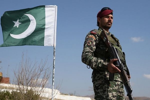 Pakistan ordusu, militanların saldırısını önledi