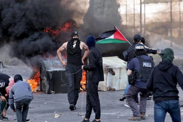 Batı Şeria'da İsrail ordusuyla Filistinliler arasında çatışmalar yaşandı