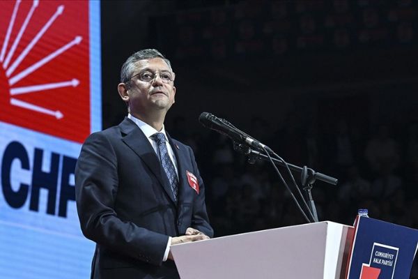 CHP'nin yeni genel başkanı Özgür Özel oldu