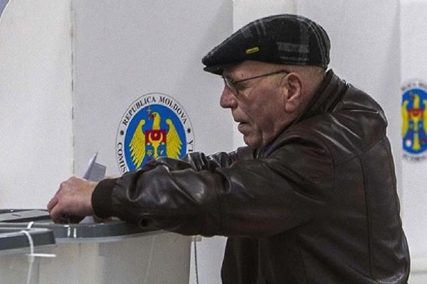 Moldova'da halk sandığa gidiyor