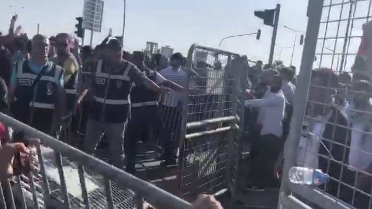 Filistin İçin Özgürlük Konvoyunda gergin anlar! Vatandaşlar barikatları aştı