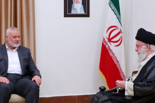 İran lideri Ali Hamaney, İsmail Heniyye ile bir araya geldi