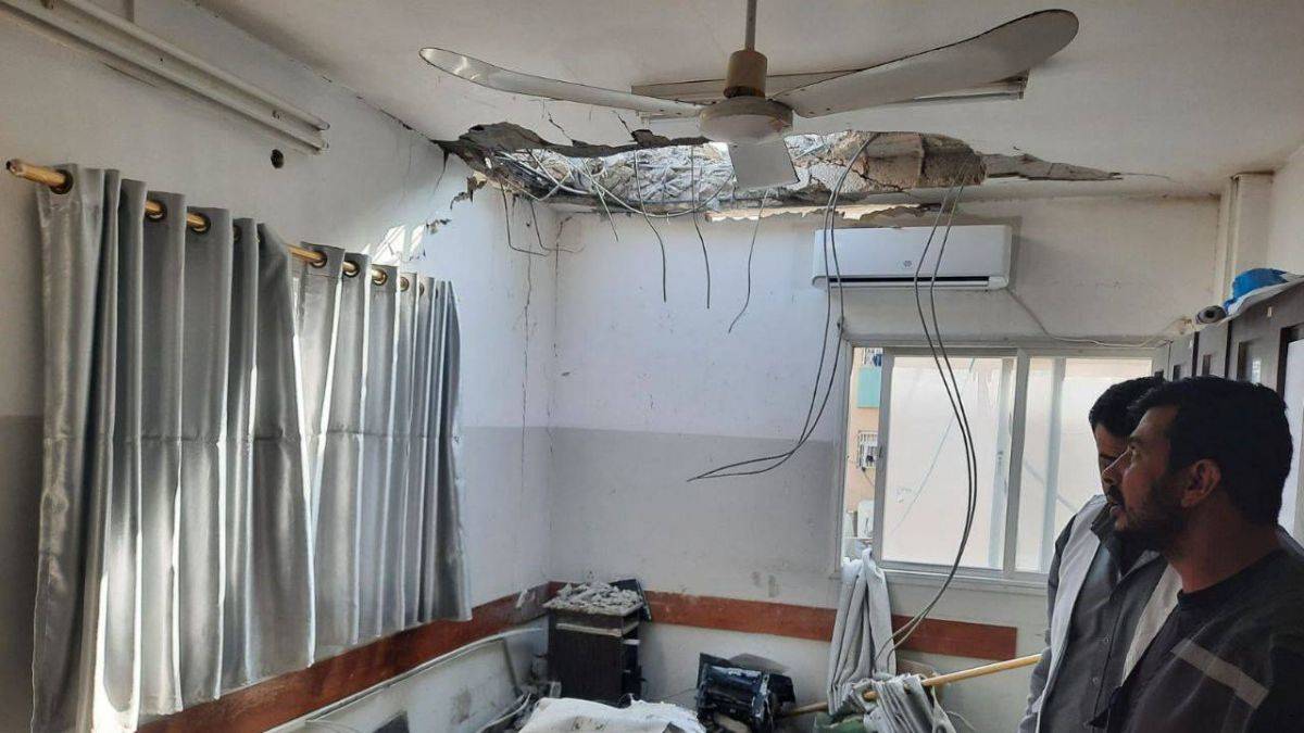 İsrail, Gazze'deki iki hastaneyi bombaladı