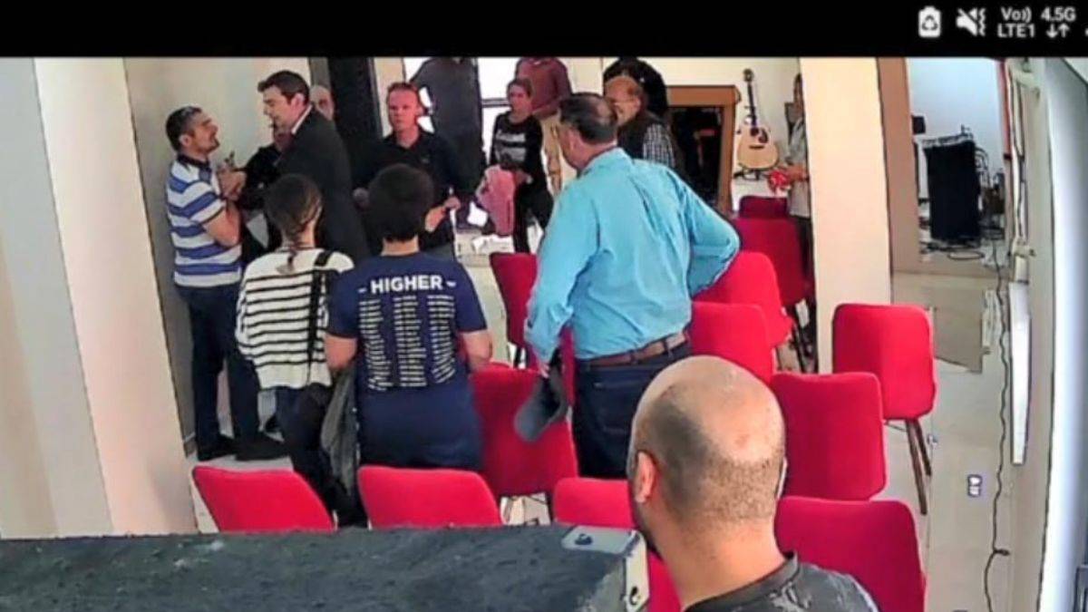 'Hoşgörü testi'; Kilise pastörüne tokat attı!