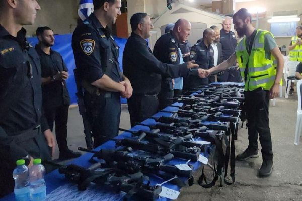 İsrailli aşırı sağcı Bakan, işgalci  yerleşimcilere ABD silahı dağıtımına hız verdi