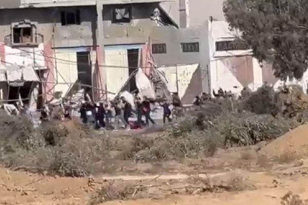 İsrail'den alçak saldırı! Fotoğraflarını çekip servis ettiler