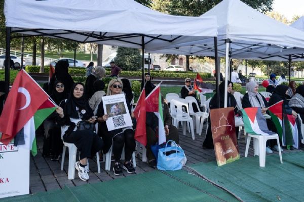 Filistin'e destek için başlatılan sessiz oturma eylemi 5. gününde