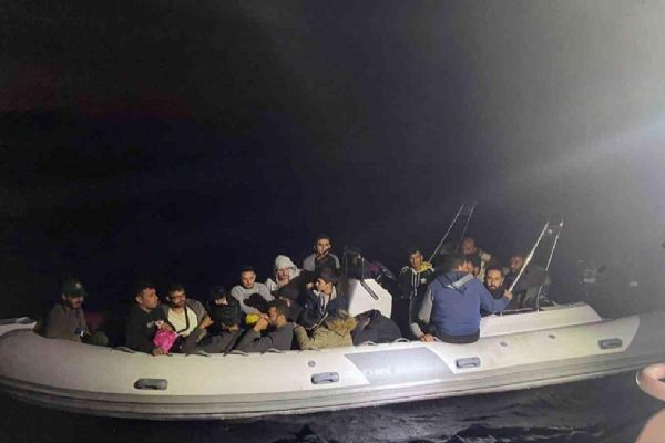 Yunanistan'ın ölüme terk ettiğini 20 göçmen daha kurtarıldı