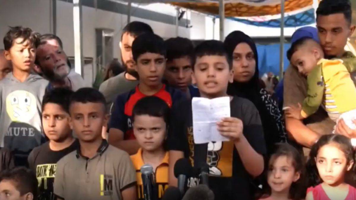 Gazze'de hastaneye sığınan çocuklar dünyaya seslendi