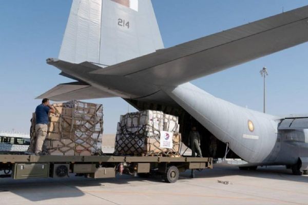 Katar, Gazze'ye 4 uçak insani yardım gönderdi