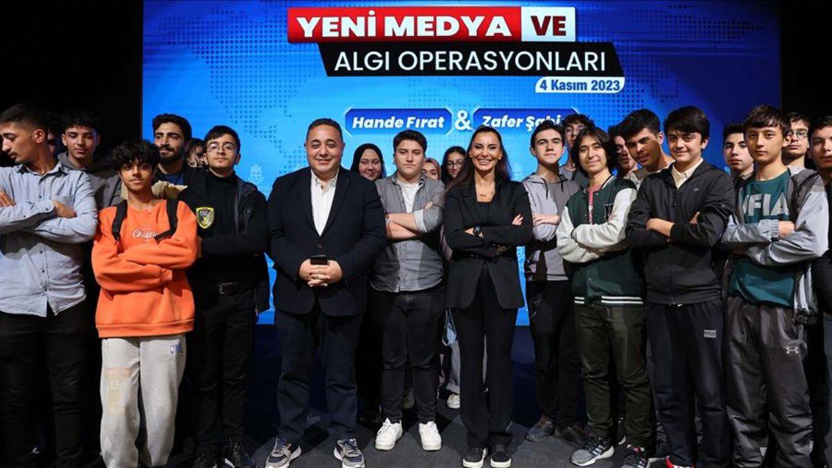 Yeni Medya Söyleşileri Hande Fırat ve Zafer Şahin'le başladı