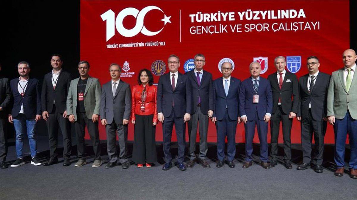 Başakşehir'de Türkiye Yüzyılı'nda gençlik ve Spor Çalıştayı yapıldı