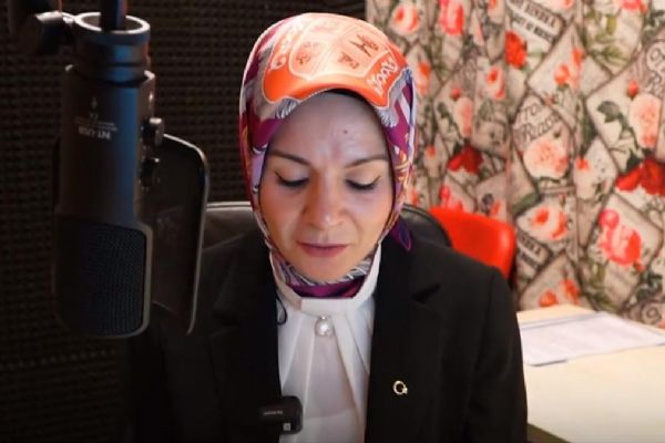 Bakan Göktaş çocuklar için kitap seslendirdi